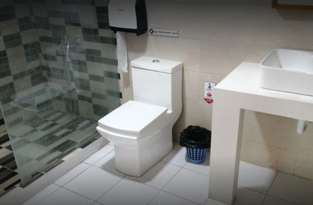 Hotel Bonao Inn Room Bathroom